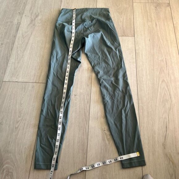 Lululemon women’s leggings size 6 - Picture 4 of 6